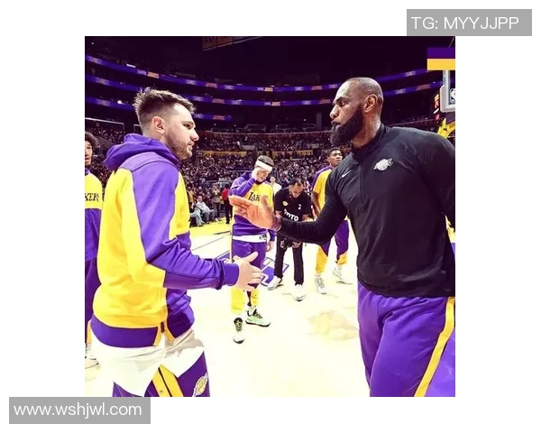 湖人对阵热火的比赛中为何双方选择放弃进攻策略解析